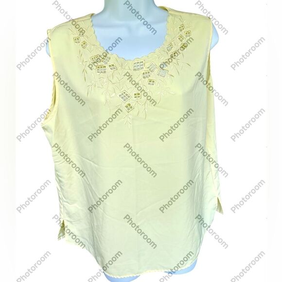 Vintage 1980s Embroidered Bib Collar Cutout Blouse - Pastel Yellow - XL 2X - Picture 4 of 7